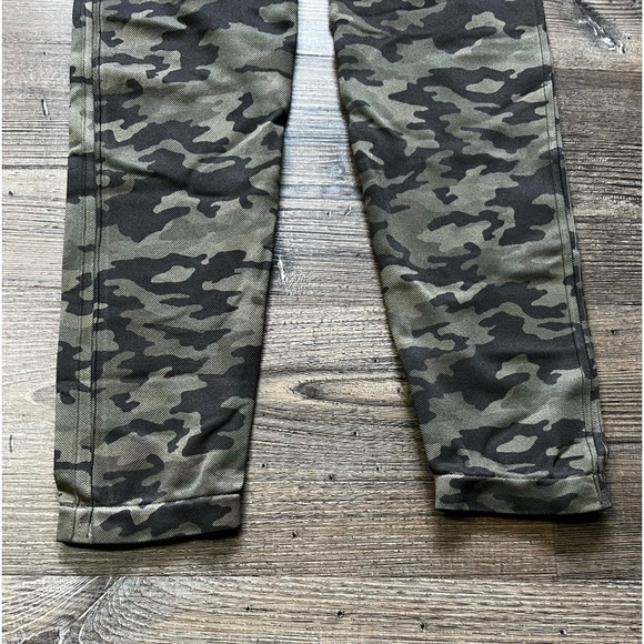 Spanx Look At Me Now Seamless Camo Leggings XL - size up - Athleisure Activewear - Picture 3 of 5